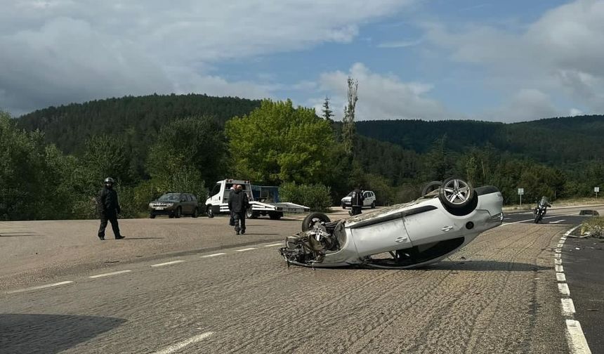 Kastamonu Ilgaz karayolunda feci kaza: Otomobil takla attı! Yaralılar var! (Görüntülü Haber)