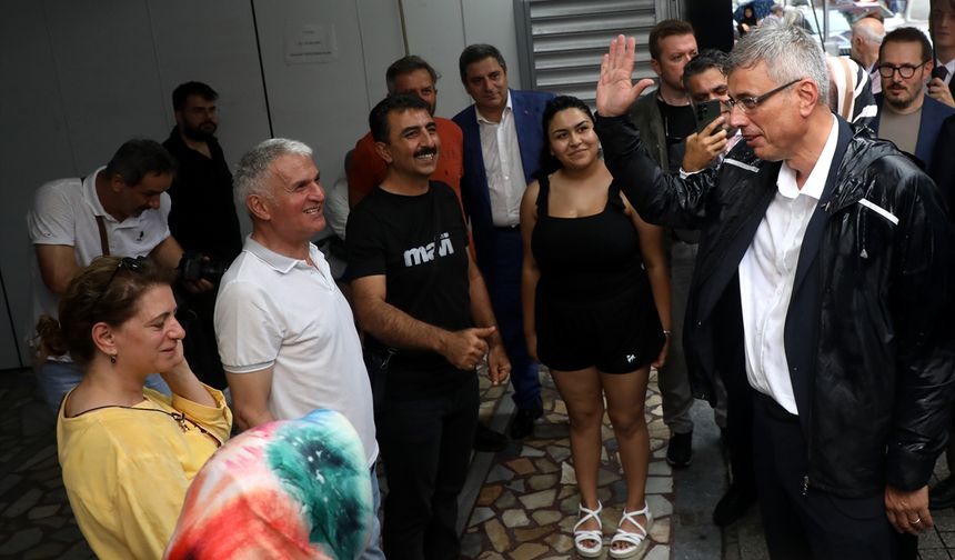 Sağlık Bakanı Kemal Memişoğlu, Rize'de esnaf ziyaretinde bulundu: