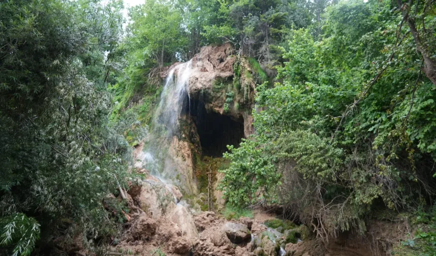 Kastamonu'da tahribata uğrayan doğa harikası şelale ve mağara ilgi bekliyor!