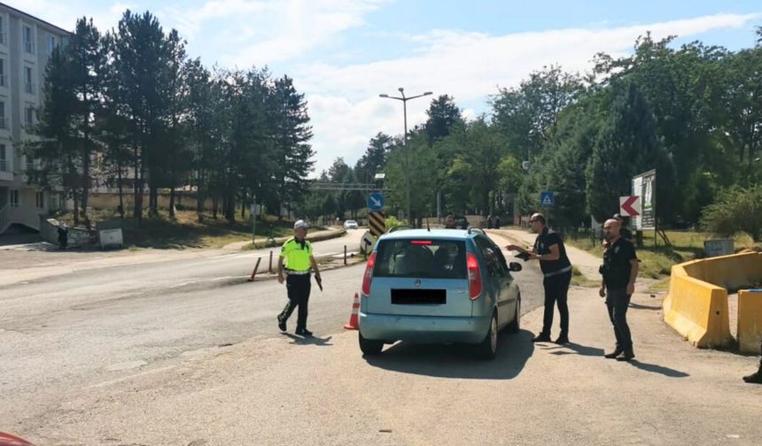 Kastamonu'nun Araç ilçesinde yollar kesildi: 264 şahıs, 12 işletme, 47 araç didik didik arandı!