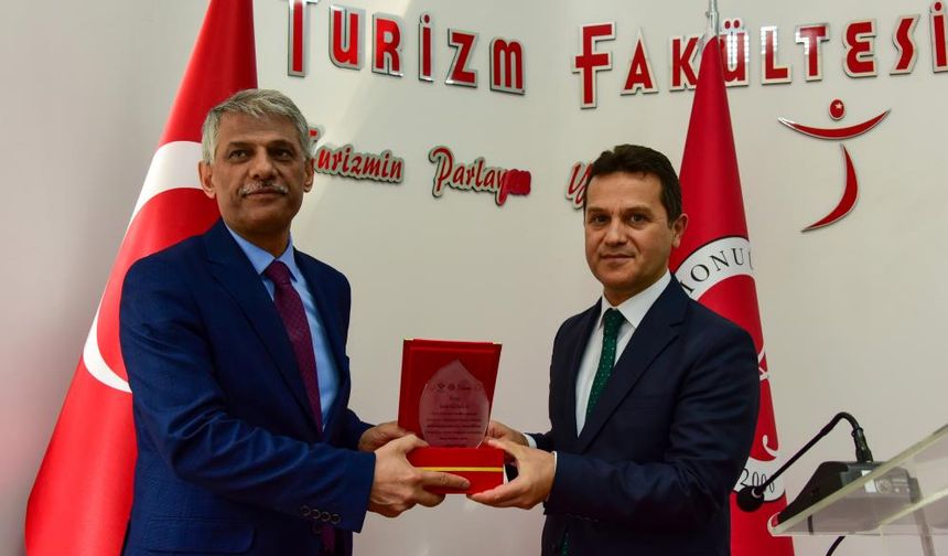 Kastamonu'da konuşan Bakan Yardımcısı Alpaslan: Hedef 100 milyar dolar