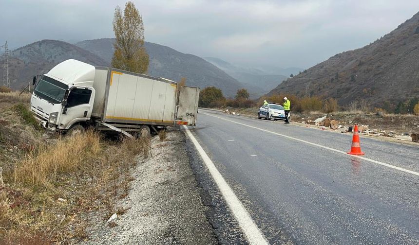 Kastamonu'da kaza: Kültür ve Turizm Bakanlığının kamyonu kaza yaptı! (görüntülü haber)