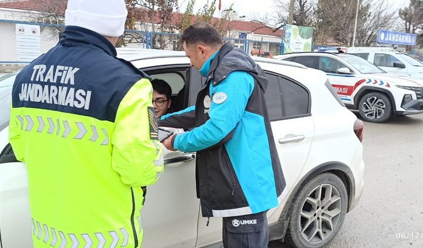 Taşköprü Bük mevkiinde jandarma sürücüleri durdurdu!