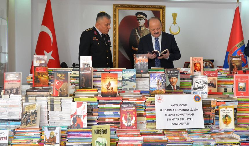 Kastamonu'da komandolardan öğrencilere tam 21 bin kitap