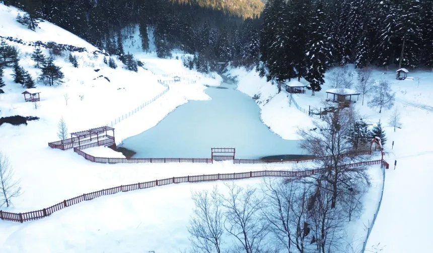 Kastamonu'da buz tutan gölet dron ile görüntülendi!