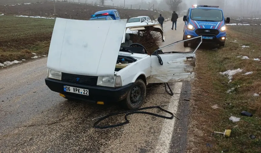 Kastamonu'da feci kaza! Otomobil ikiye bölündü! 3 yaralı var!