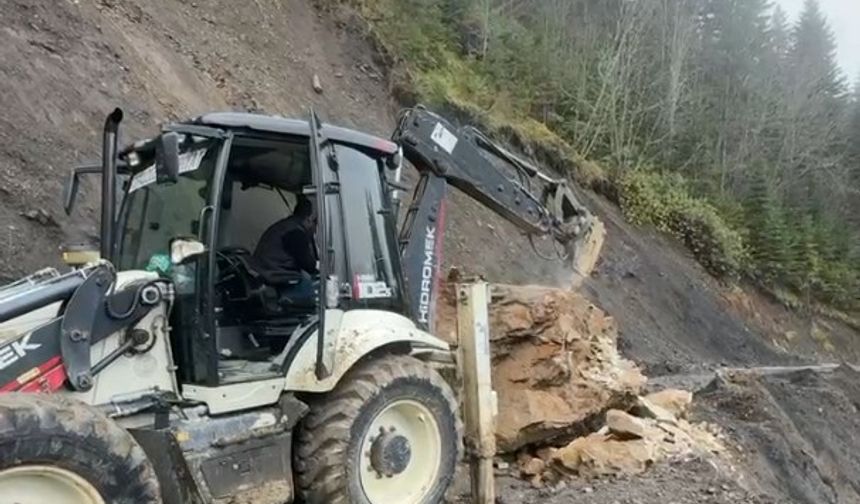 Kastamonu'da kaya düşen köy yolu ulaşıma açıldı