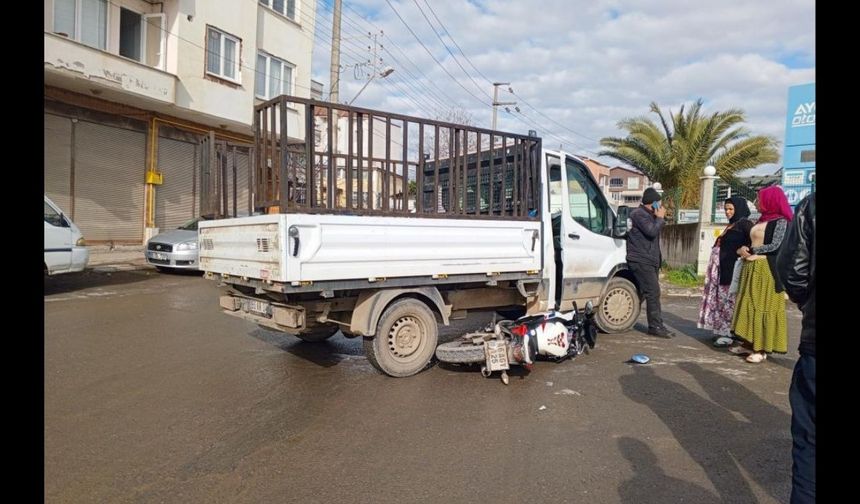 Kamyonete çarpan motosikletli yaralandı