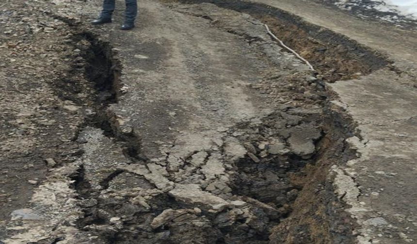 Kastamonu'da yine yol çöktü! (görüntülü haber)