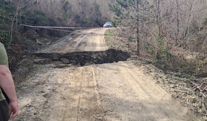 Kastamonu’da yol ikiye bölündü!