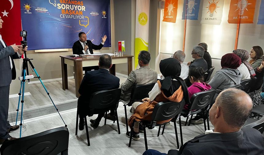 Kastamonu'nun ilçe belediye başkanı vatandaşın sorularını yanıtladı
