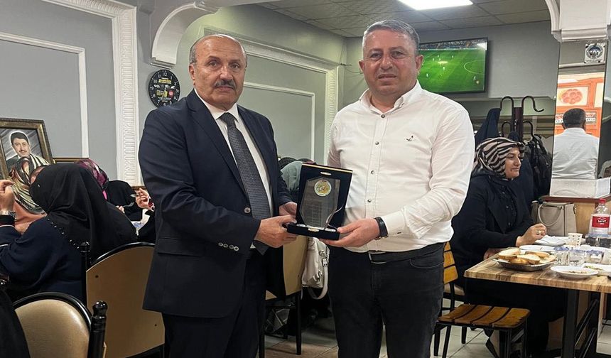 Erzurumlu başkandan Başkan Arslan’a plaket