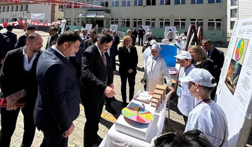 Devrekani'de TÜBİTAK 4006 Bilim Fuarı gerçekleştirildi
