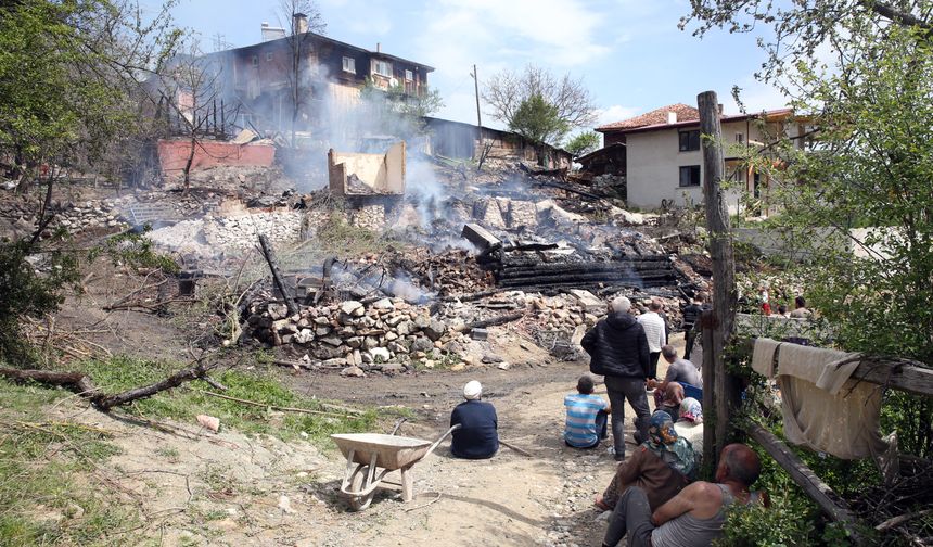 Kastamonu'da feci yangın! Tamamen kül oldu: 1 kişi yaralandı!