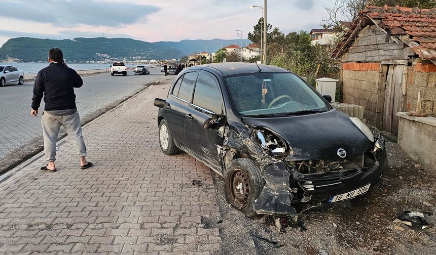 Kastamonu'nun ilçesinde park halindeki araca çarpan sürücü yaralandı!
