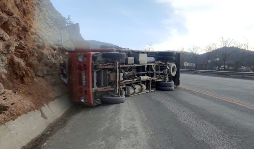 Kastamonu'daki feci kazada tonlarca ürün yola saçıldı