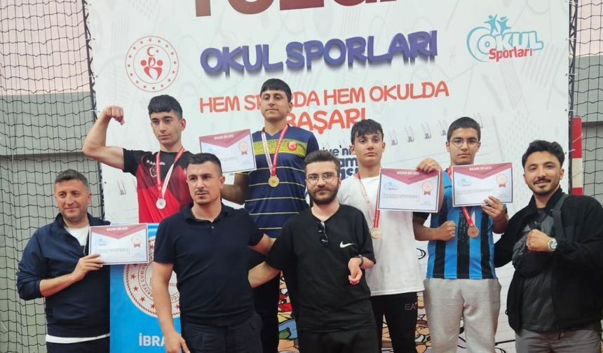 Okul Sporlarında Taşköprü Fırtınası: Yozgat’tan Madalyayla Döndüler