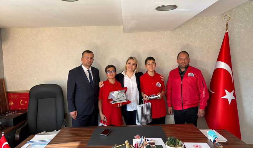 Taşköprü'nün Dünya İkincisi Öğrencileri Milletvekili Ekmekci ile Buluştu