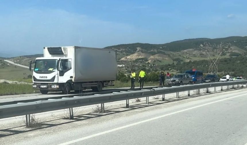 Tosya D100 Karayolu’nda Kaza: 2 Kişi Yaralandı