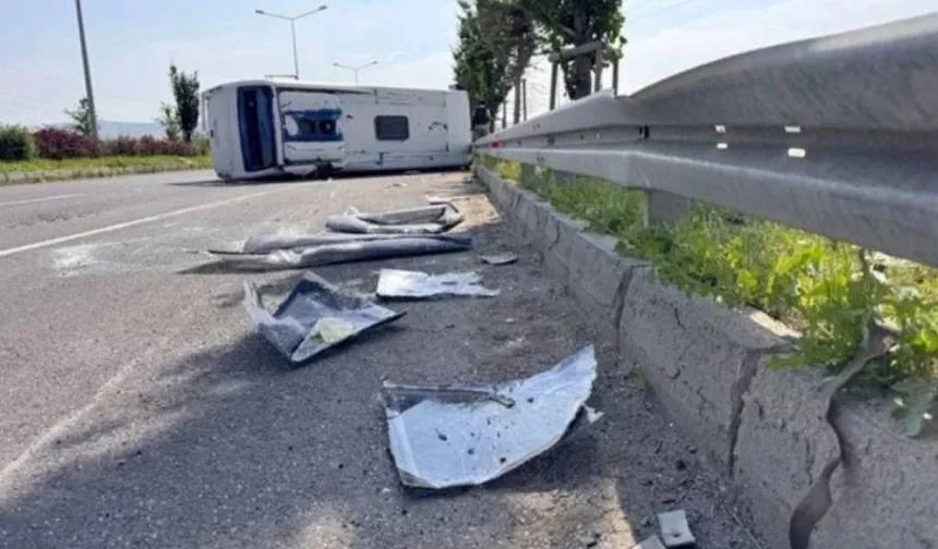 Askeri personel taşıyan servis devrildi: 13 yaralı
