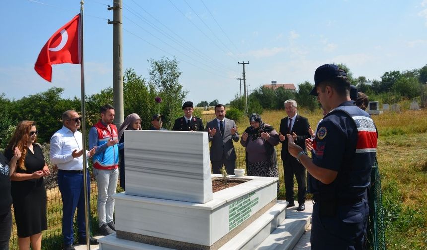 İhsangazi Protokolünden Şehit Kabirlerine Güller, Ailelere Minnet Ziyaretleri