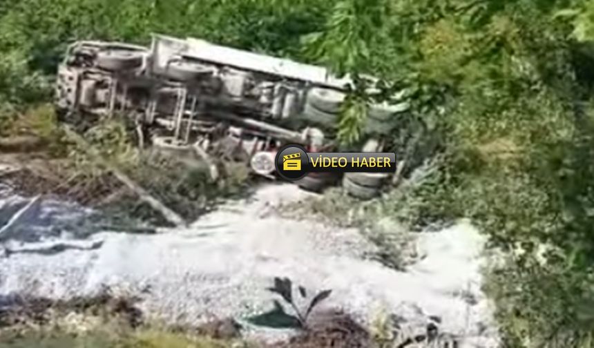 Kastamonu’da uçurumdan kamyon devrildi! (görüntülü haber)