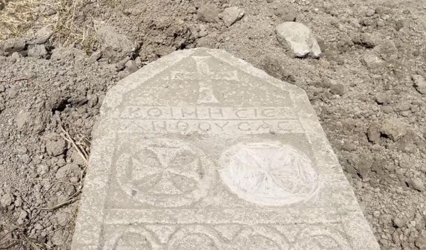 Şans diye buna denir: Tarihi mezar taşı buldu! (görüntülü haber)