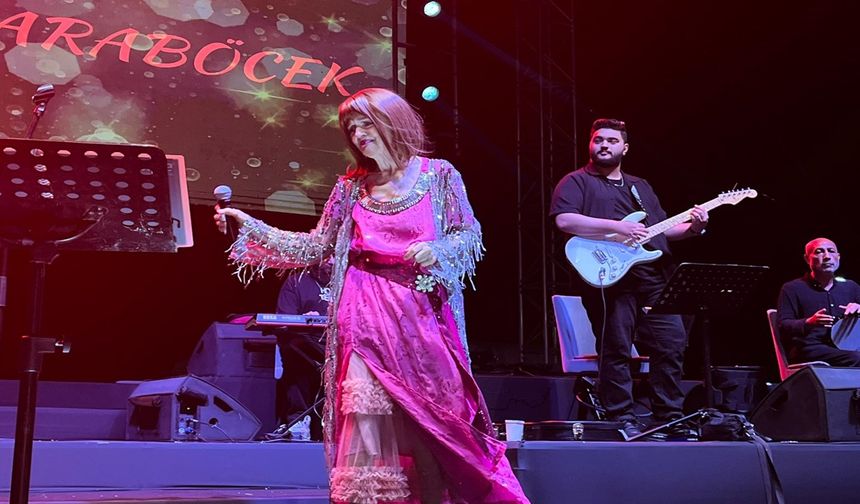 İnebolu’da festival coşkusu: Gülden Karaböcek sahne aldı