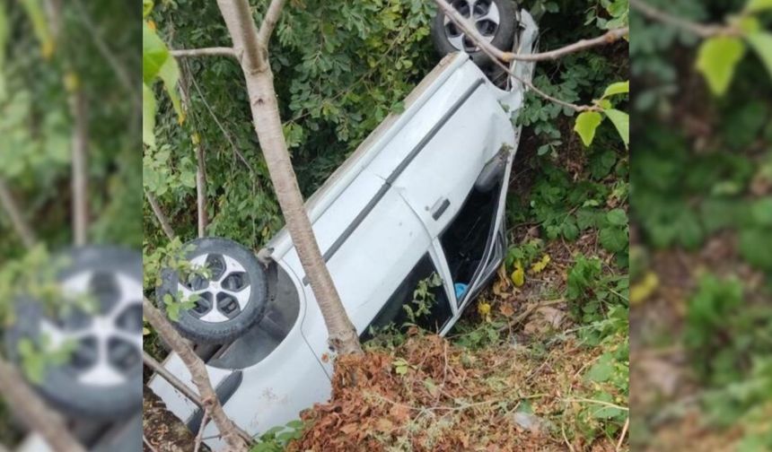 Kastamonu'da otomobil şarampole devrildi: Feci kazada 2 yaralı!