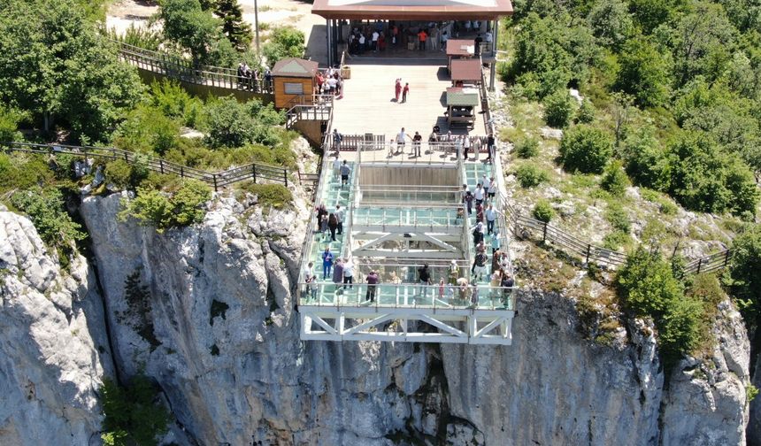 450 metrede görsel şölen ve adrenalin bir arada: Kastamonu'da ziyaretçi akınına uğruyor