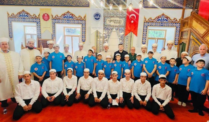 Genç Hafızlar İnebolu’da İcazet Belgelerini Dualarla Aldı