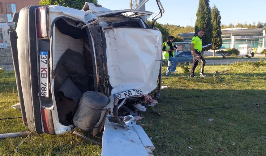 Kastamonu plakalı otomobil hurdaya döndü: Mucize kurtuluş!