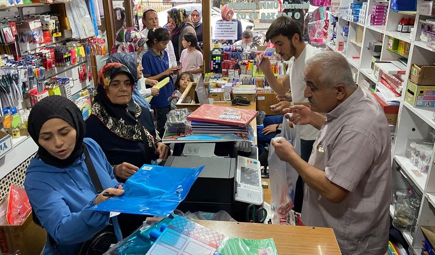 Taşköprü’de hem öğrenciler hem veliler kırtasiyelere akın etti