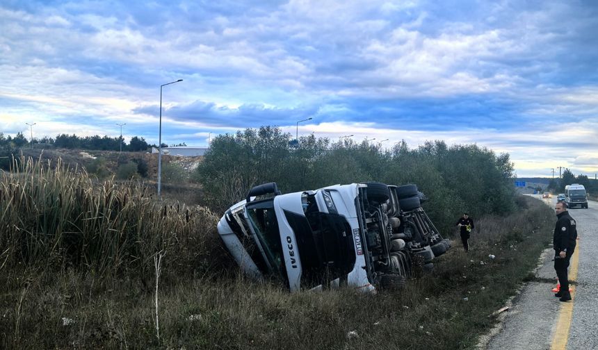 Kastamonu'da feci kaza! Sunta yüklü tır devrildi: 1 yaralı!