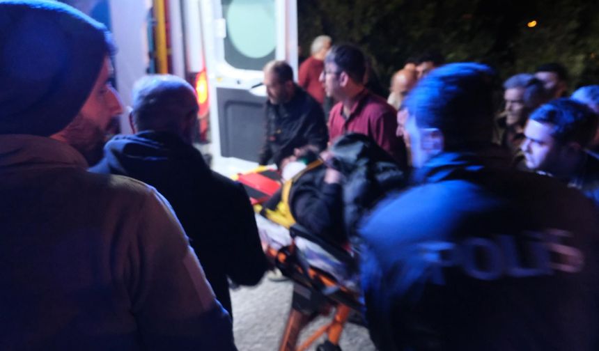 Kastamonu'da iş makinesi taşıyan tır şarampole devrildi: Feci kazada 1 yaralı var!