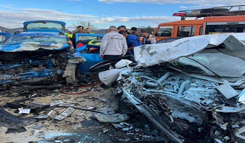 Detaylar geldi: Taşköprü’deki feci kazada ölü ve yaralıların isimleri belli oldu (görüntülü haber)