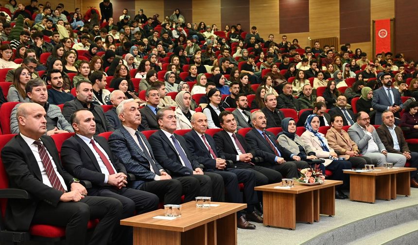 Kastamonu'da 'Savaş ve Çatışma' Masaya Yatırıldı