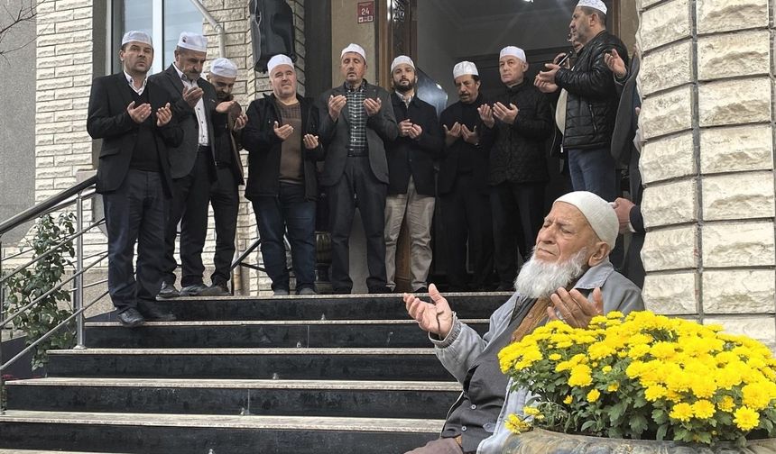 Kastamonu’da Umre Heyecanı: Kafile Kutsal Topraklara Uğurlandı