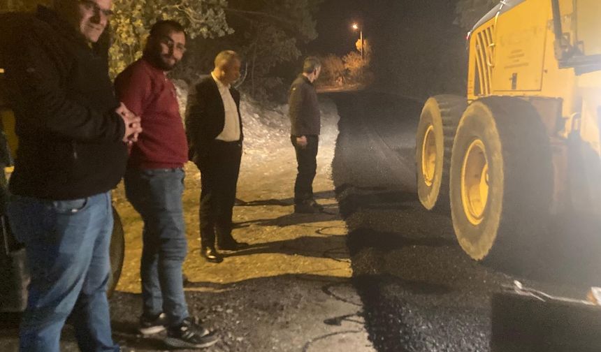 Kastamonu'nun ilçesinde asfalt çalışmalarını yerinde inceledi
