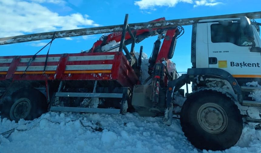 Ağlı Kastamonu yolunda feci kaza: Araç yan yattı