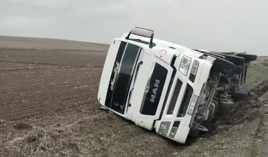 Tanker Devrildi: Sürücü Yaralı Olarak Hastaneye Kaldırıldı