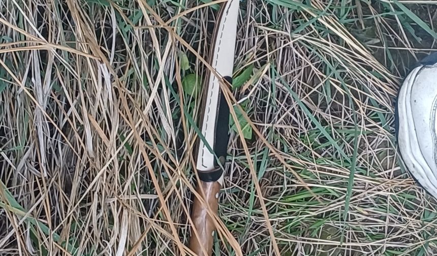 Feci olay: Arkadaşıyla şakalaşırken bıçağın üzerine düşen genç yaralandı