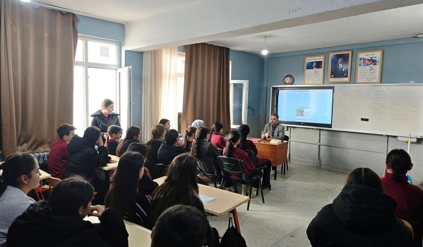 Hanönü’de gençlere kandil konferansı