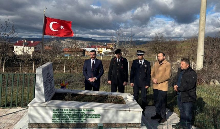 Yıl dönümünde kabri başında dua: İhsangazi şehidini andı