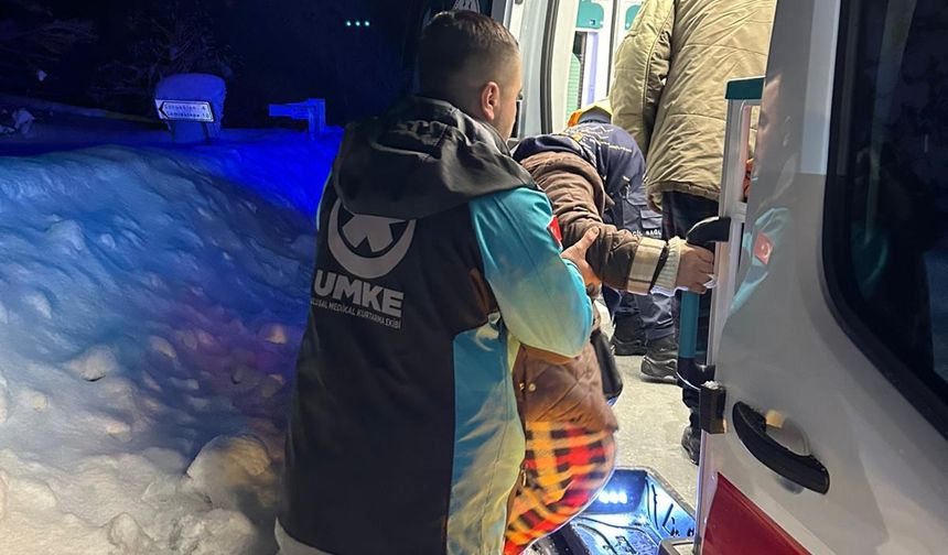 Kastamonu'da kar engeli tanımadılar: UMKE hastayı hastaneye ulaştırdı!