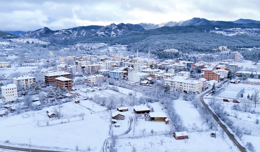 Kastamonu'da kar yağışı ilçeleri beyaza bürüdü