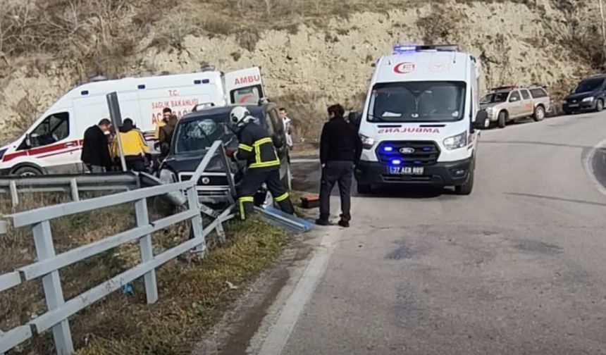 Kastamonu’da korkutan kaza: Araç yoldan çıktı, 2 kişi yaralandı