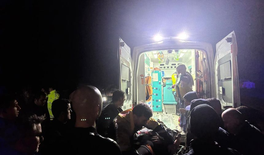 Kastamonu'da otomobil 25 metrelik şarampole yuvarlandı: 1 kişi yaralandı