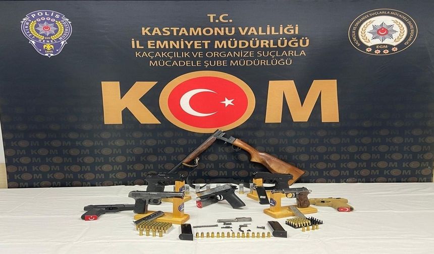 Kastamonu’da Ruhsatsız Silah Operasyonu: Çok Sayıda Tabanca ve Mühimmat Ele Geçirildi