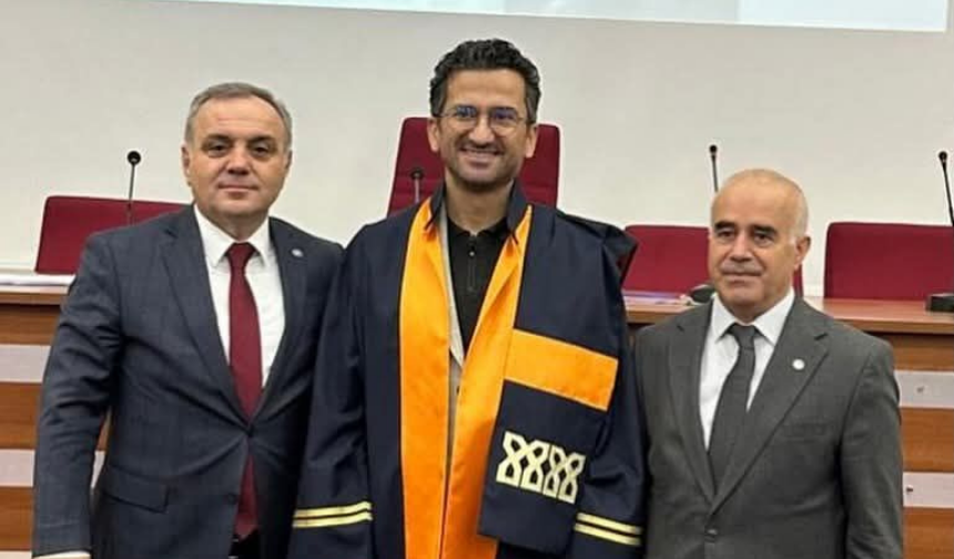 Kastamonulu akademisyen doçentlik cübbesini giydi!